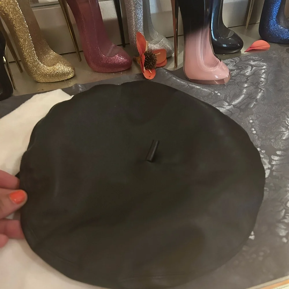 Dior Vintage Lambskin Leather Beret Logo Black Cap w/Dior Bag, Hat Box & Pillow! - Picture 14 of 17